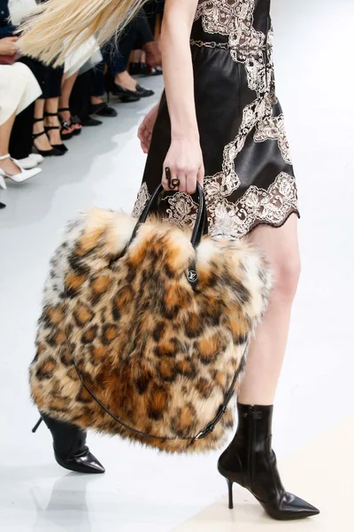 Look 54